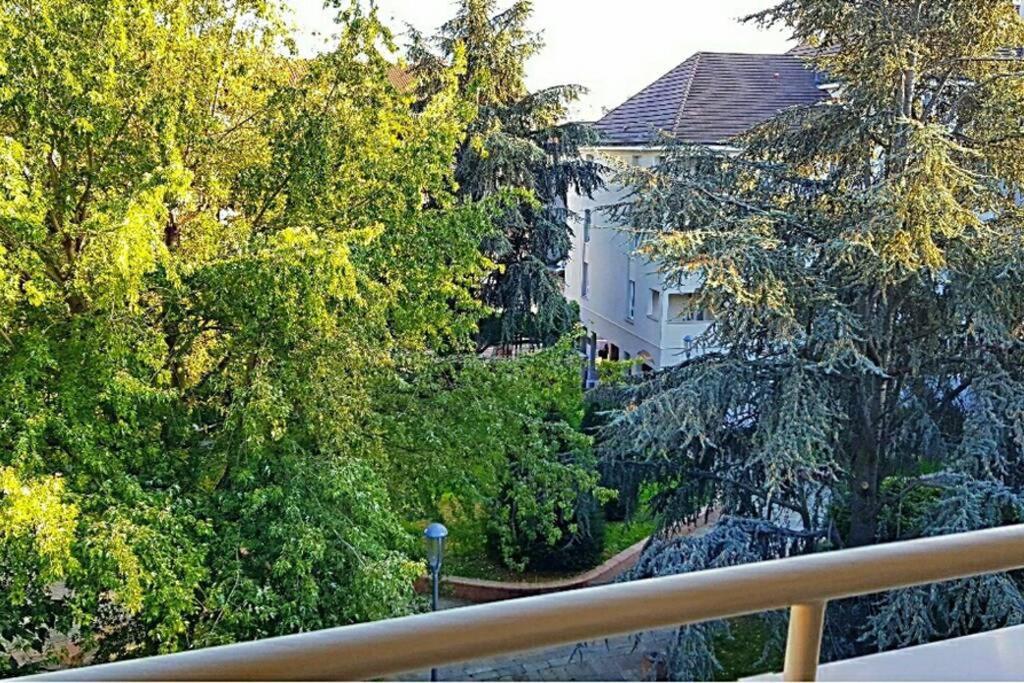 Superbe studio de 30m2 proche de Paris Poissy Exteriör bild