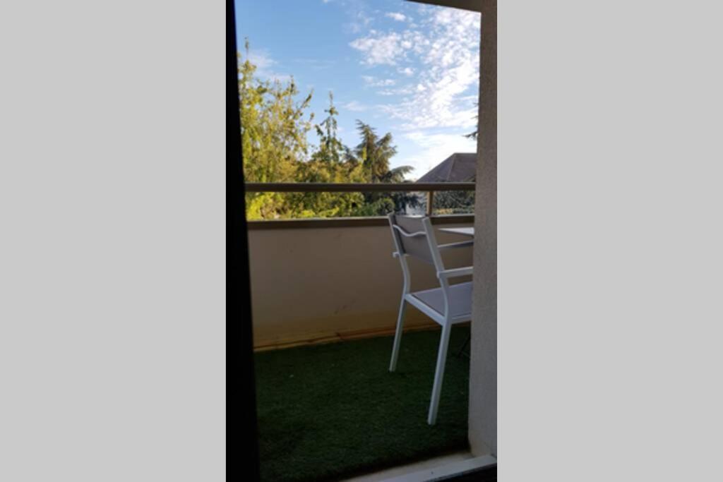 Superbe studio de 30m2 proche de Paris Poissy Exteriör bild