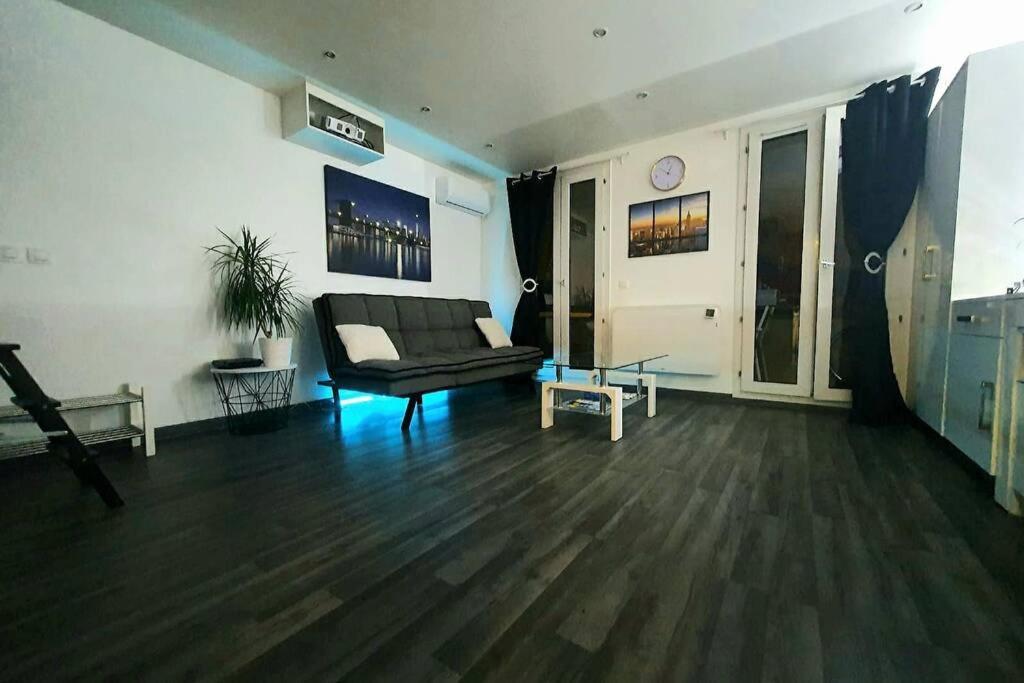 Superbe studio de 30m2 proche de Paris Poissy Exteriör bild