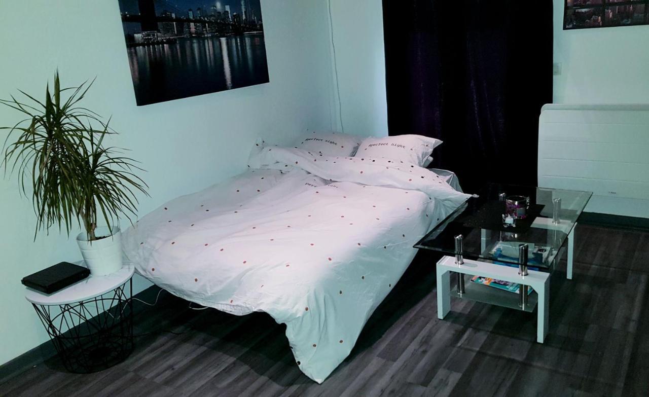 Superbe studio de 30m2 proche de Paris Poissy Exteriör bild