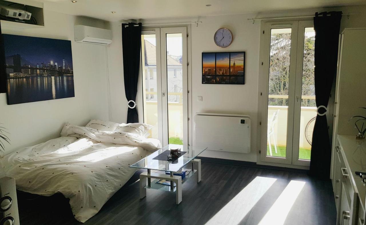 Superbe studio de 30m2 proche de Paris Poissy Exteriör bild